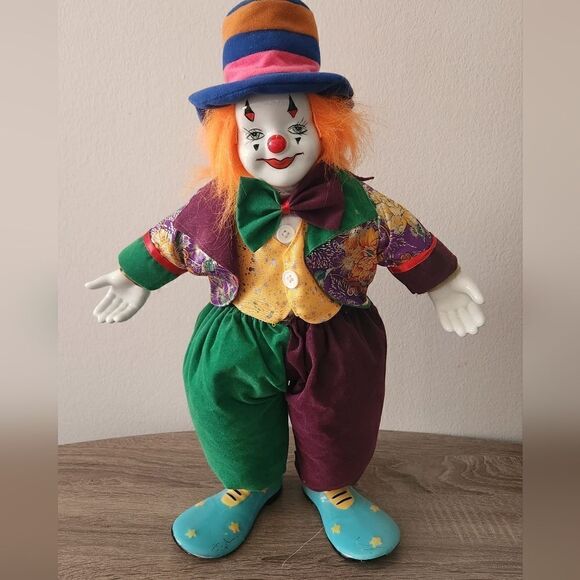 VINTAGE CLOWN WITH A KIND SMILE VELVET CLOTHES 42-48 cm - Picture 1 of 4